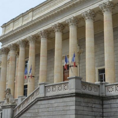Le palais de justice de Saint-Étienne vu de face